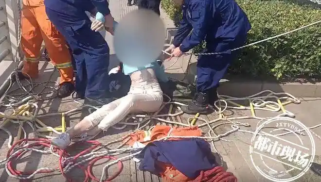 南昌艾溪湖大桥,事关女孩生命|跳桥|溺水|落水者|消防员|救生圈_网易