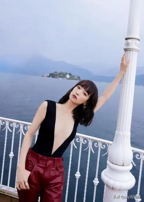 宋茜真是风情万种的女子穿黑色露背礼服秀出好身材性感撩人