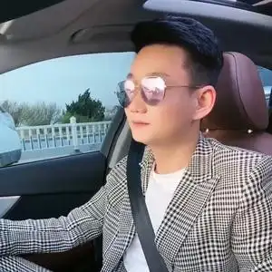 张世豪(承蒙厚爱)头像