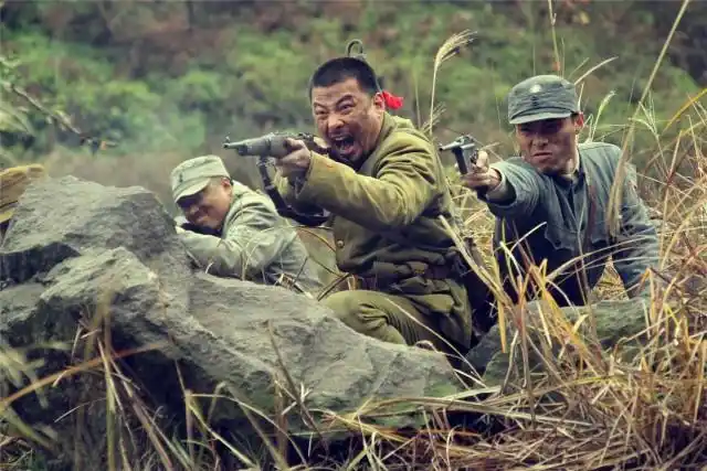 再为您送上火辣辣的精彩剧照8月28日起每晚19点抗日战争巨制《杀尽