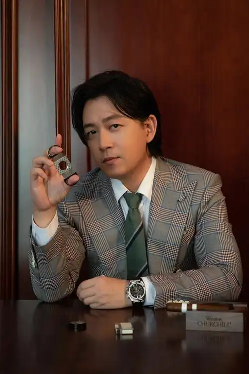 实力演员潘粤明都戴哪些手表?