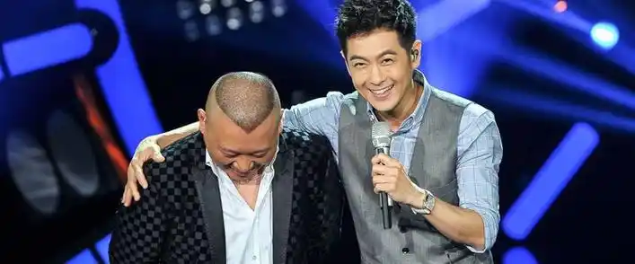 两人实际年龄上只相差一岁,但当1973年的郭德纲和1974年的林志颖同台