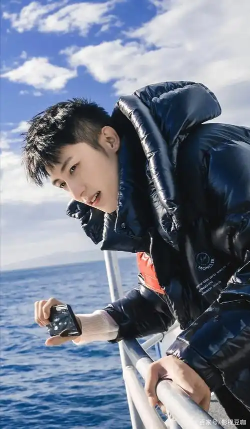 黄景瑜,行走的艺术品