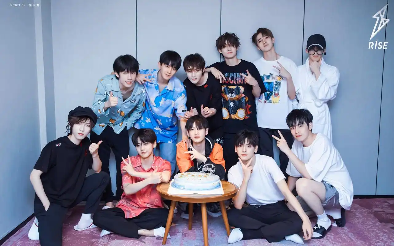 r1se毕业演唱会五月二日举行后援会提前解散史上最糊男团