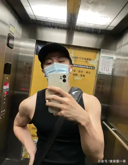 每天都要对着镜子自拍的小奶狗,有颜有料有肌肉,好看材看不够!