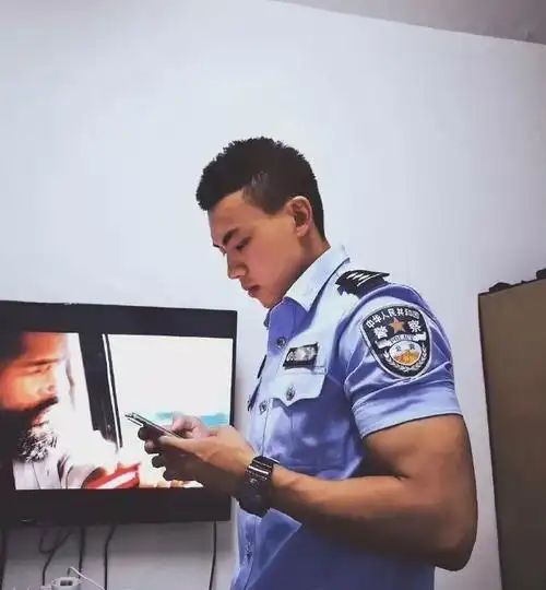 微博上爆火的特警小哥哥,究竟有多好看!
