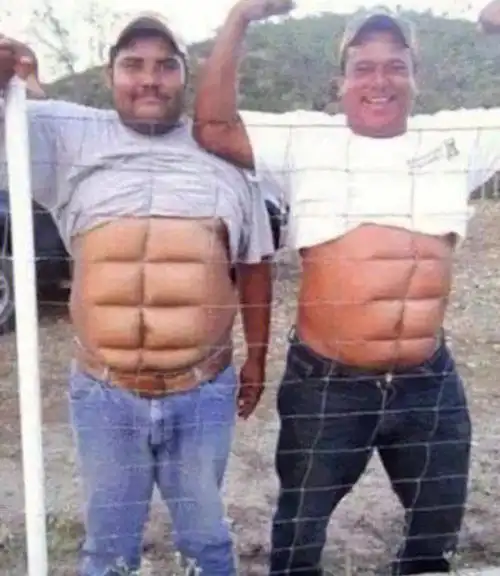 这腹肌是认真的吗?#拯救不开心##搞笑图片##搞笑幽默