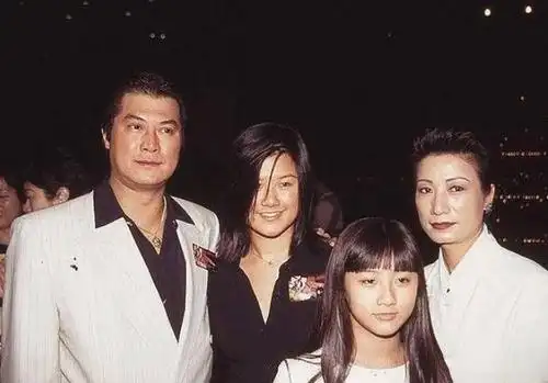 邓光荣小女儿大婚 邓光荣的老婆和女儿照片