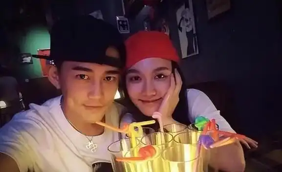 尽管如此,孙骁骁始终没给他名分,郑恺也只能心有不甘地放手.