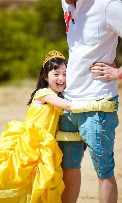 爸爸去哪儿3小公举夏天滚屏壁纸