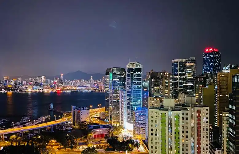 感受铜锣湾这撩人的夜色