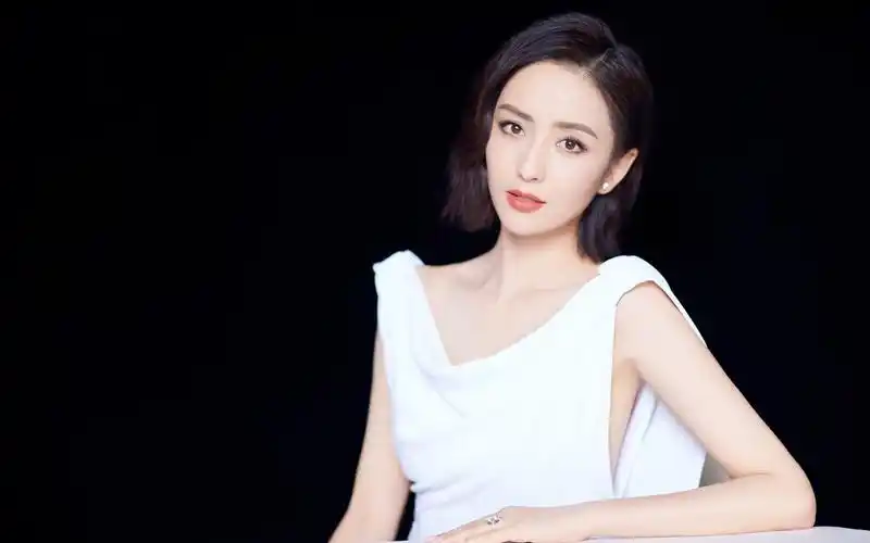 佟丽娅优雅写真桌面壁纸-美女壁纸-高清美女图片-娟娟壁纸