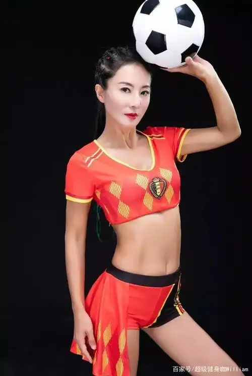 中国53岁健身大妈刘叶琳颜值爆表身材火辣吊打20岁美少女