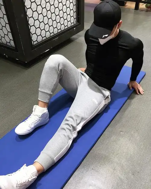 70健身日常腹肌撕裂者