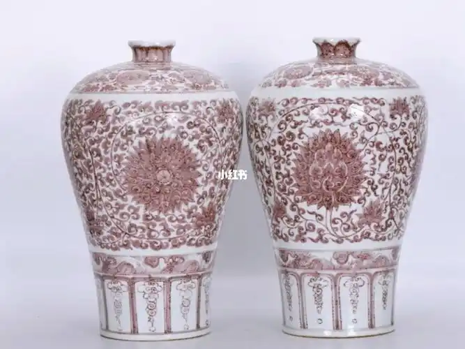 精品仿古釉里红缠枝莲梅瓶一对