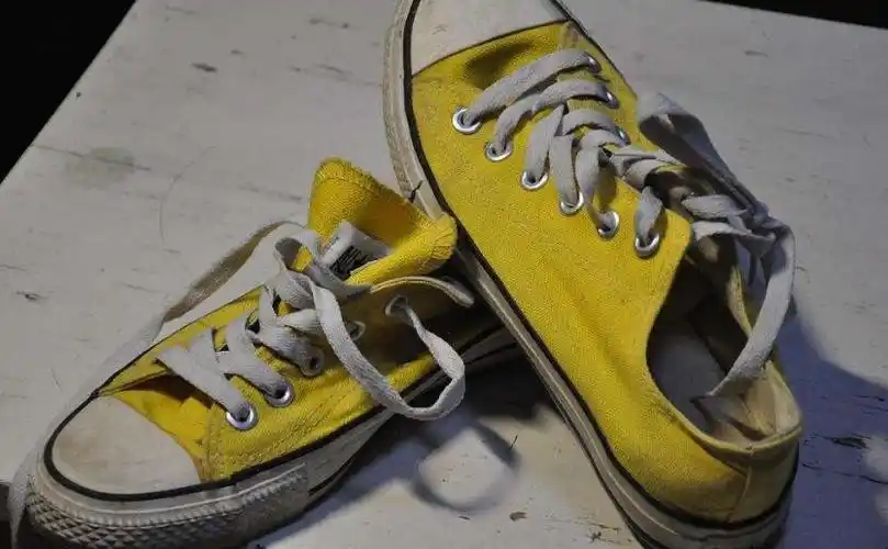 几天都不洗脚或者不洗袜子,鞋子不经常更换,脚臭是会存在的,所以脚臭