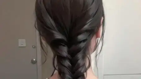 99天发型不重样 纹理感鱼骨辫低马尾