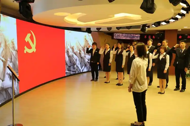 【我心向党 初心不忘】浦东开发区支行举办新党员入党宣誓仪式暨红色