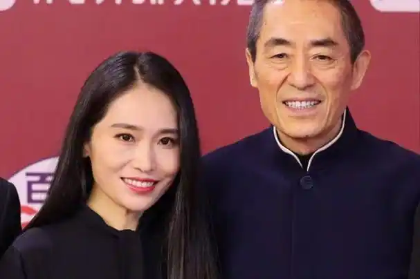 张艺谋长女张末两度嫁给外国人曾遭受家暴她经历了什么