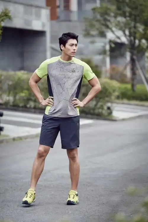 白衬衫搭配森林,大海,玄彬随意撩发都迷人!