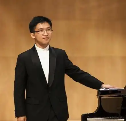 不走寻常路的青年钢琴家王天阳