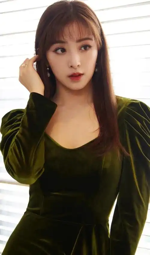 张含韵可爱迷人高清写真优雅迷人