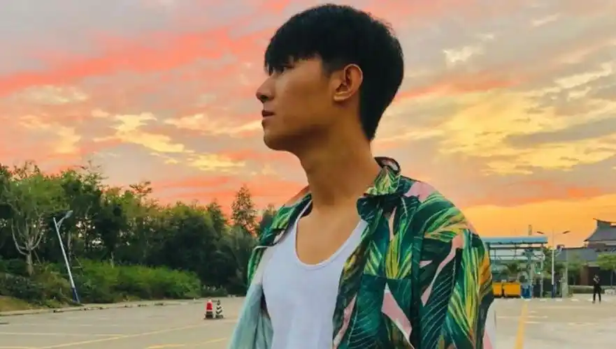 黑泽年龄资料简介黑泽的粉丝多半是女性