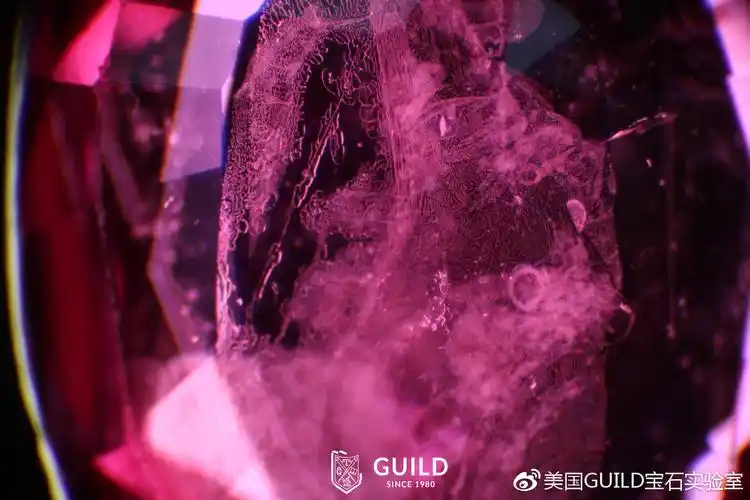 图1 热处理红宝石指纹状包裹体