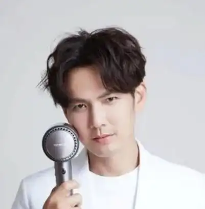 183 cm钟汉良简介钟汉良是隶属于上海花花草草影视文化传媒有限公司