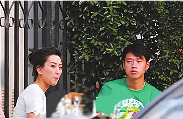 结果久而久之,魏大勋和马苏单独聚会游玩的消息越来越多,而且两人之间