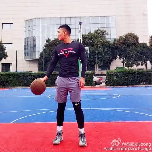 这个人身高192体重186,47码鞋,脚力超大,健身2年,这个人打架怎么样