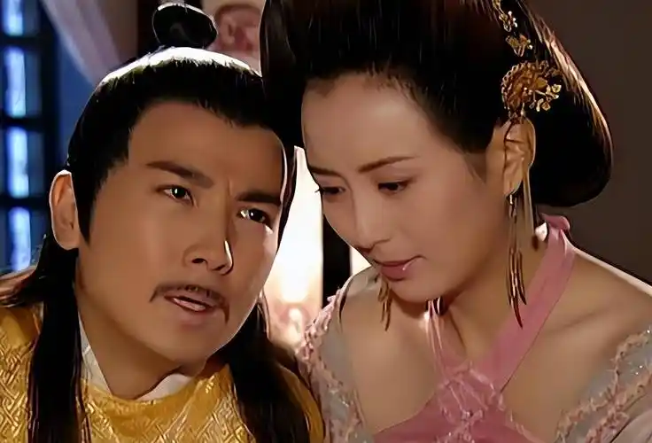 至尊红颜:杨童舒被骗进组,贾静雯牺牲太大,赵文卓杀青时险丧命_剧中