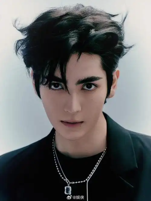 01年北服新疆浓颜系帅哥艾克力亚撞脸迪丽热巴……|新疆|迪丽热巴