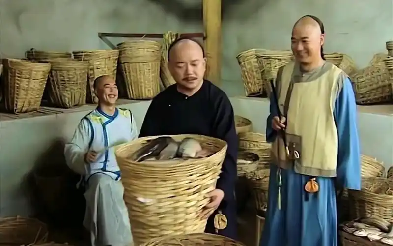 铁齿铜牙纪晓岚君臣三人对鱼诗和珅就没赢过