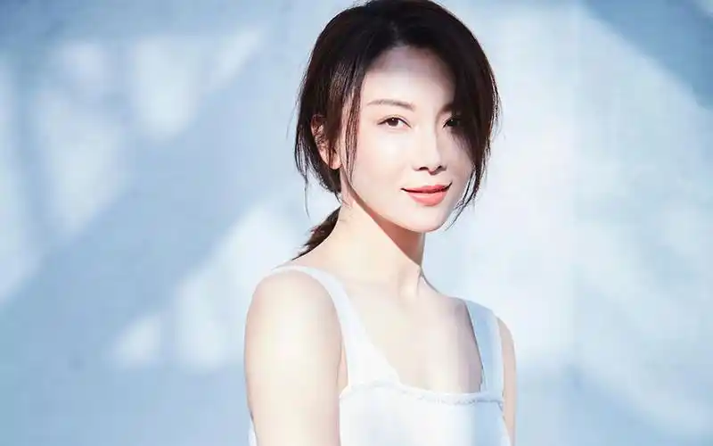 陈数清新优雅白裙写真图片桌面壁纸