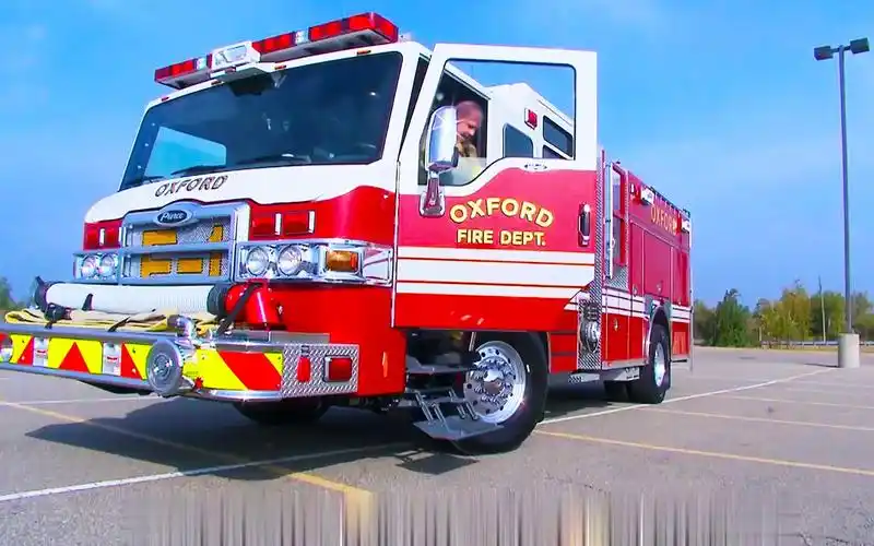 世界最大的消防车制造厂,发动机500马力车重36吨,军车悬架系统