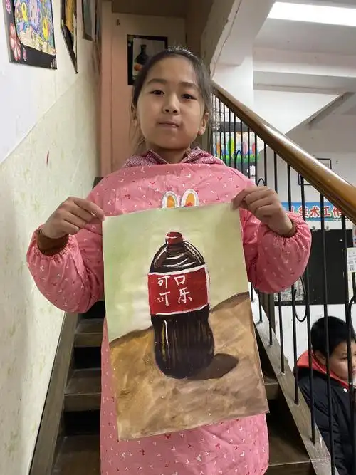 1.9四年级水粉教学《静物:可乐》
