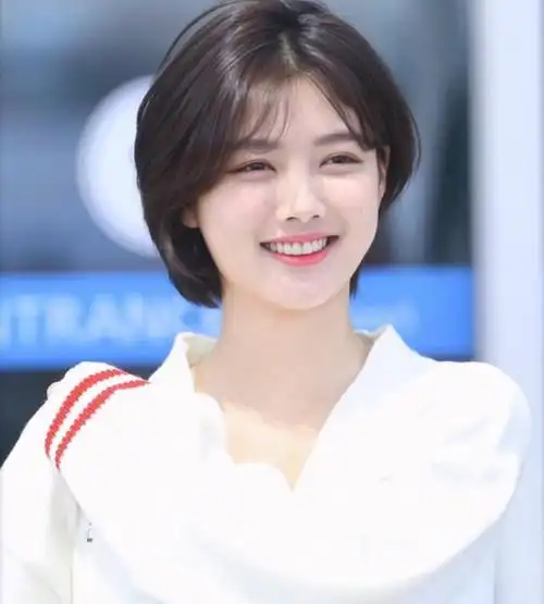 9款大脸圆脸适合发型女(圆脸的女生适合什么发型?)_捷讯网