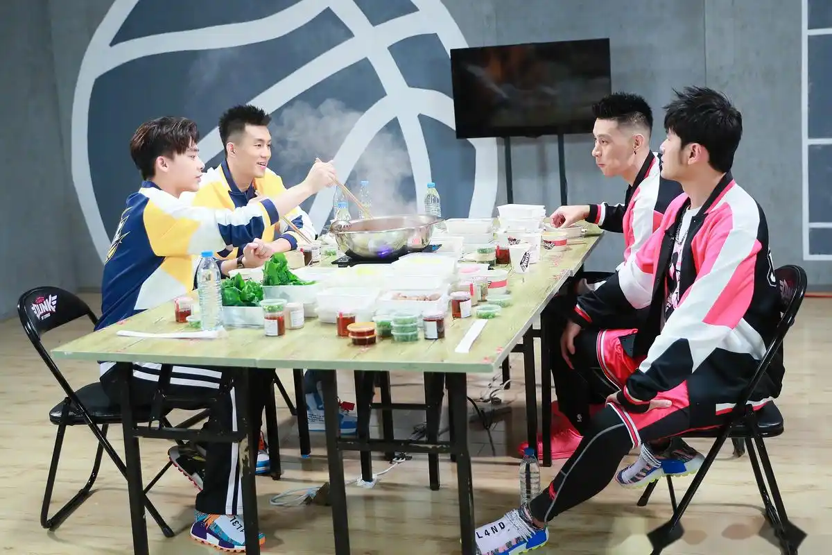 李易峰,火锅 距离李领队李易峰篮球之约还有天!