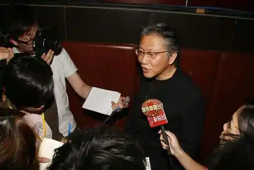 郑东汉否认栽培郑中基做ceo 称儿子不适合(图)