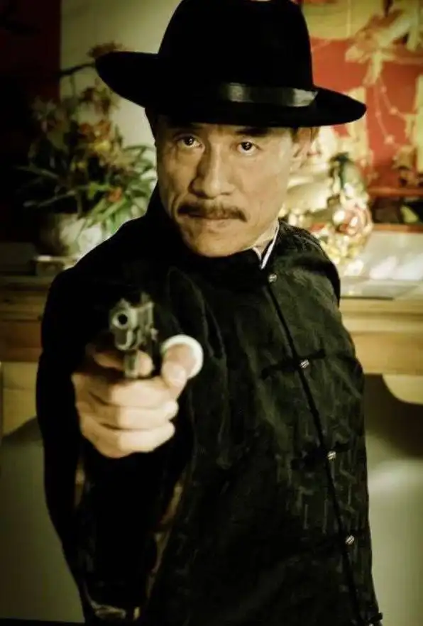 杜淳64岁老爸诱奸45岁妇女致其怀孕?网友:"上梁不正下梁歪"!