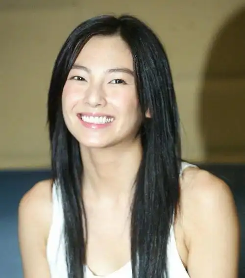 张雨绮4岁到33岁的罕见照:从小美到大的人,才会这么自信吧?