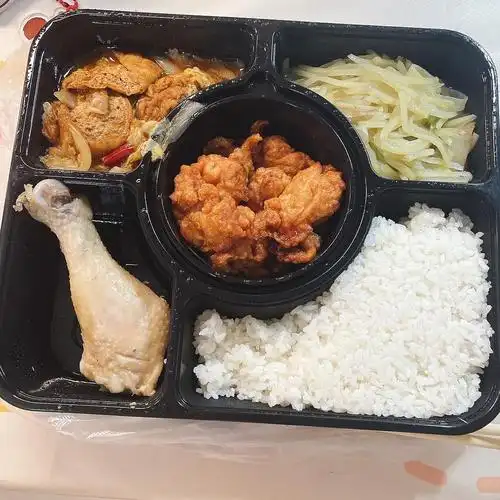 学校的10元盒饭