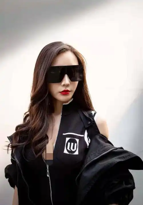 这才是酷酷的小姐姐,你那穿的只能叫一身黑,网友:扎心