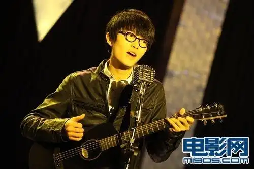 《恋爱通告》曝剧照 谢娜爆炸头方大同深情弹唱