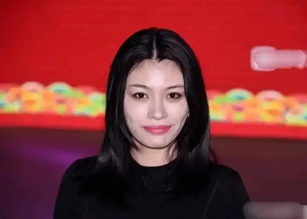 汪峰前妻葛荟婕深夜失眠,双手发抖表情极度痛苦,曾因吸毒被抓_网友