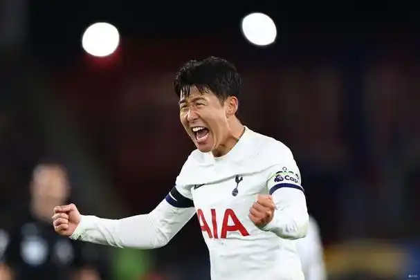 国际劳动妇女节即将到来,热刺近日组织了一次庆祝活动,孙兴慜受邀参加