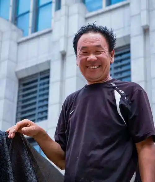 退休金两千六的大叔,相亲二十多次皆败,只爱年轻貌美的