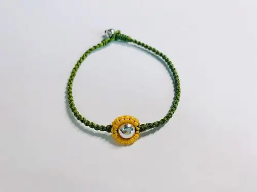 今天做了一对简单清新的向日葵手链