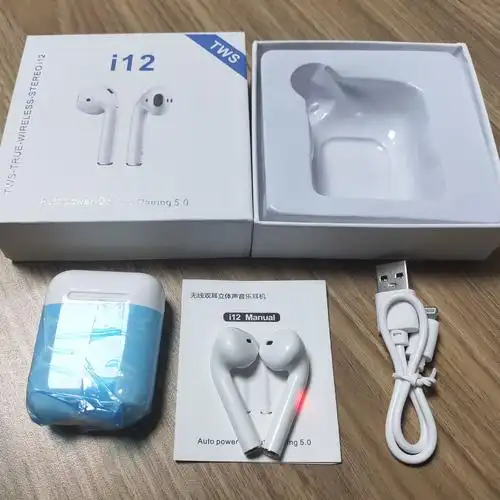 0 耳机运动耳机与充电盒的手机